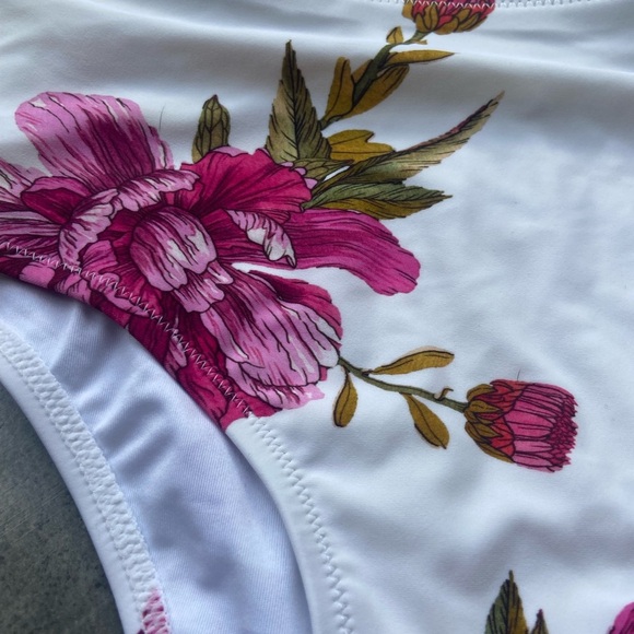 Women’s Cupshe XS Floral Bathing Suit Bottoms - Picture 2 of 6